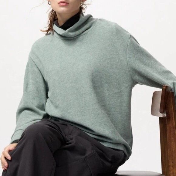 Uniqlo Sweaters - Uniqlo Sweater Green Women Size M Oversized Soft Ribbed High Neck Long Sleeve